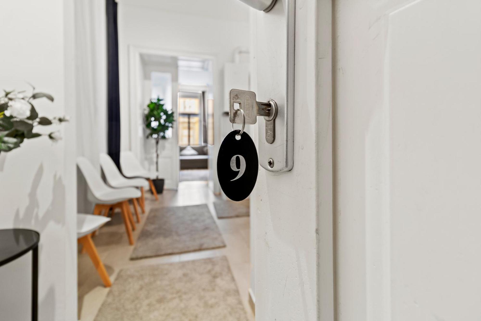 Three Bedrooms - 69 M² - 4 Min To U4 Metro Station Apartment Wien