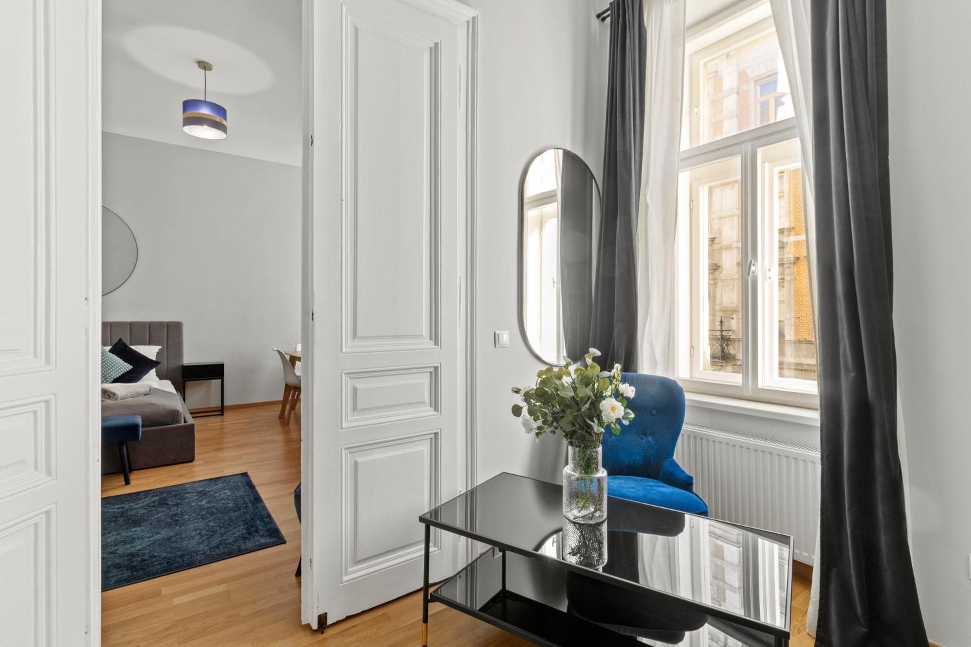 Three Bedrooms - 69 M² - 4 Min To U4 Metro Station Wien